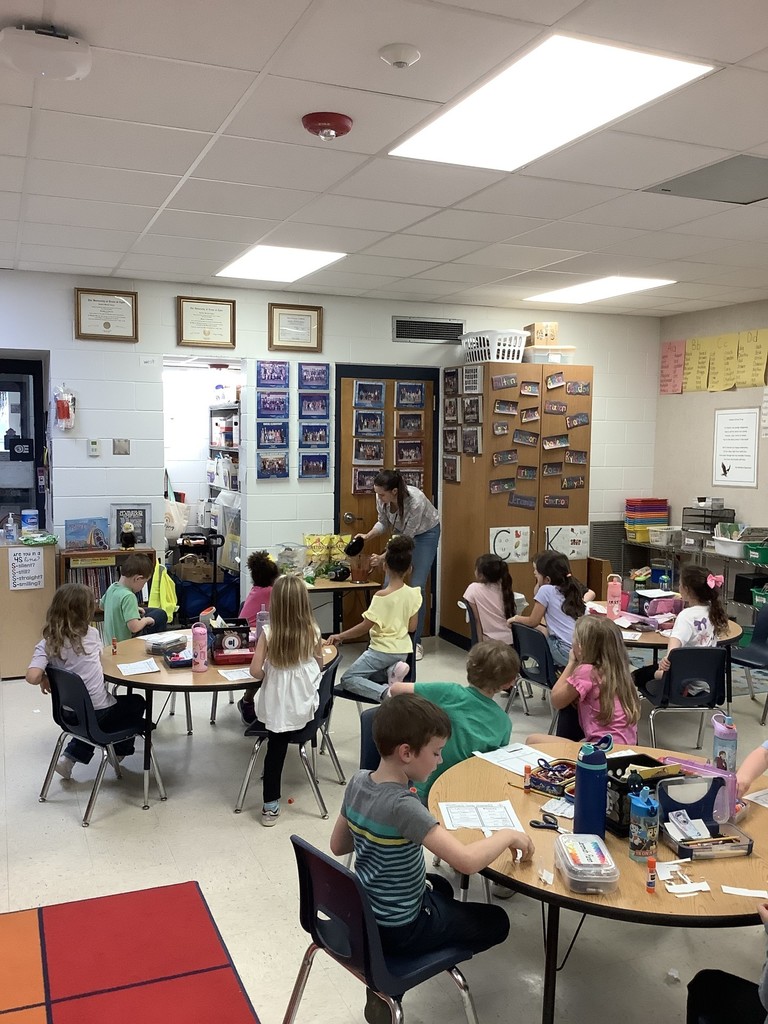 Kindergarten students making salsa.