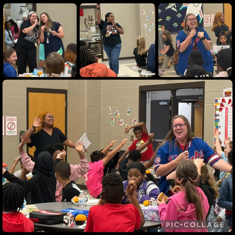 teachers singing CafΓ© karaoke