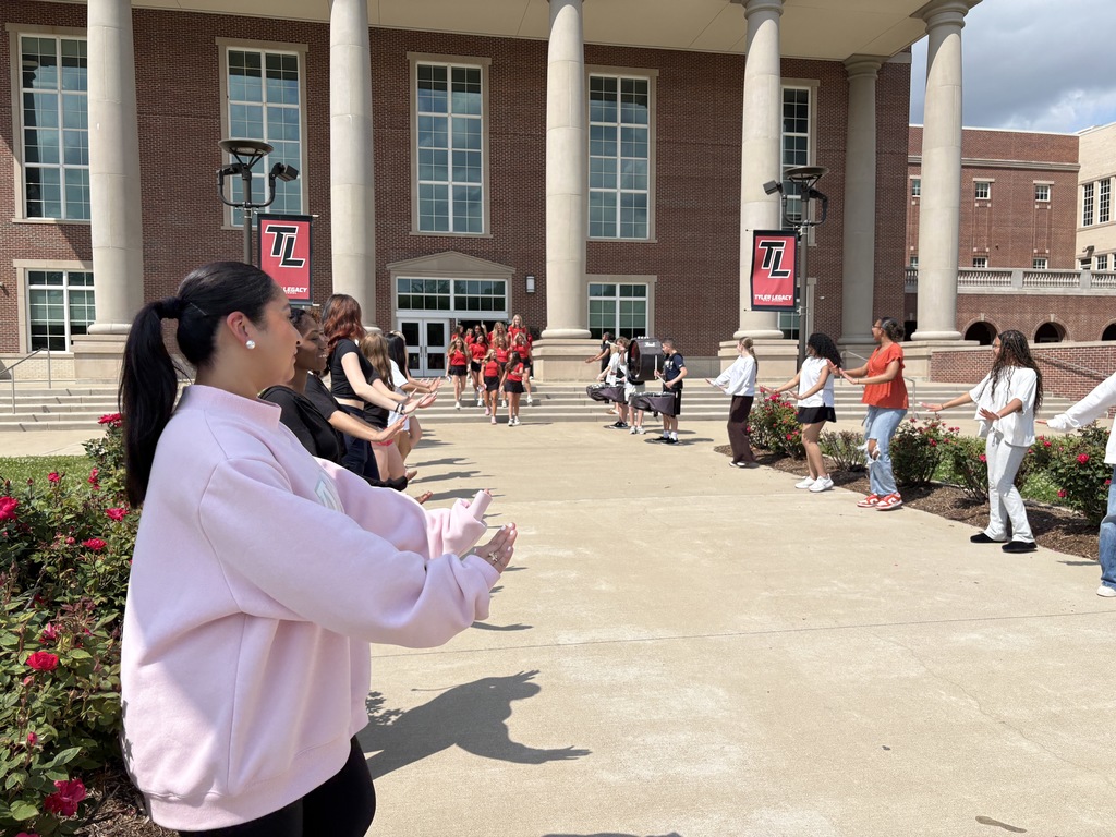 Tyler Legacy's girl and boy golf teams at their senfoff for district tournament