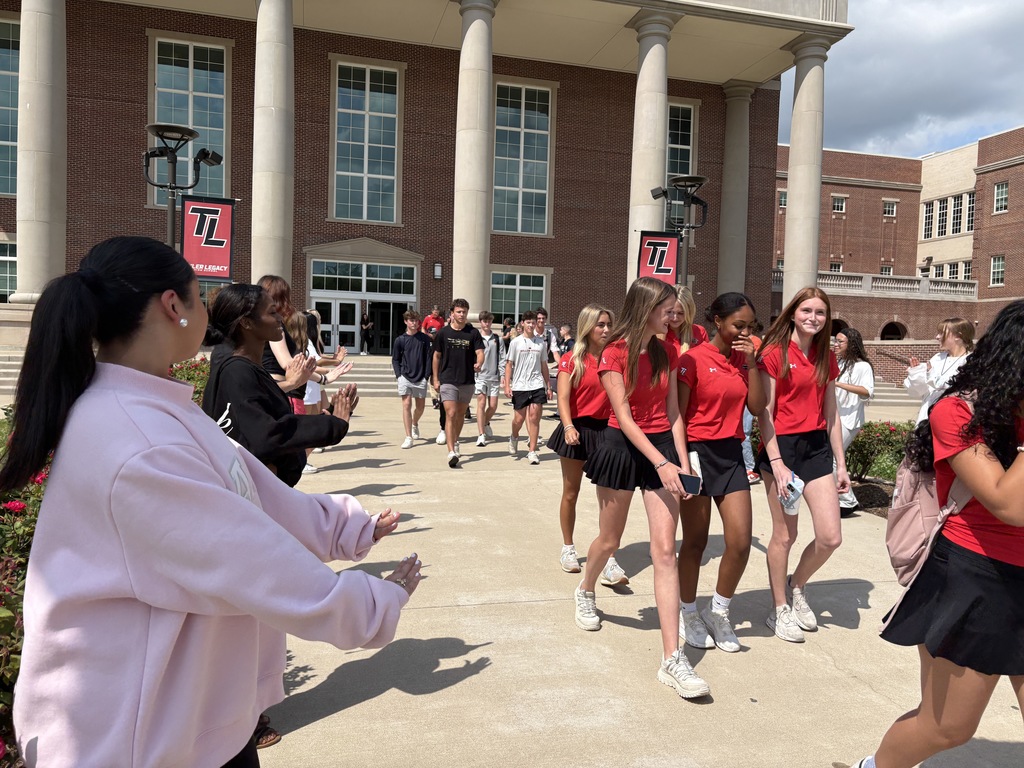 Tyler Legacy's girl and boy golf teams at their senfoff for district tournament