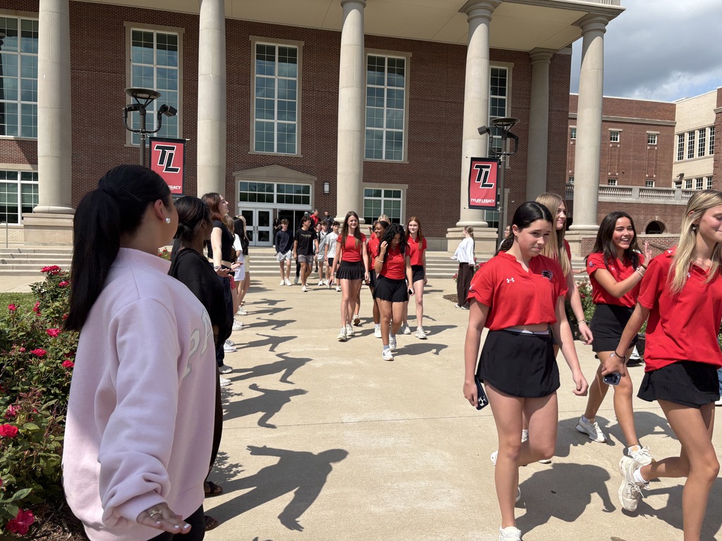 Tyler Legacy's girl and boy golf teams at their senfoff for district tournament