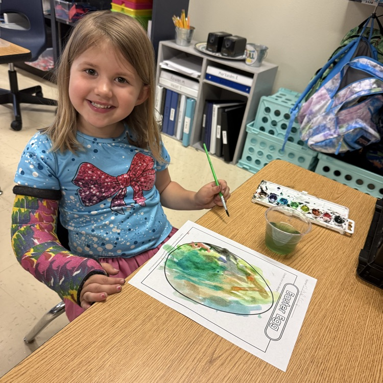 pre-k students dying eggs