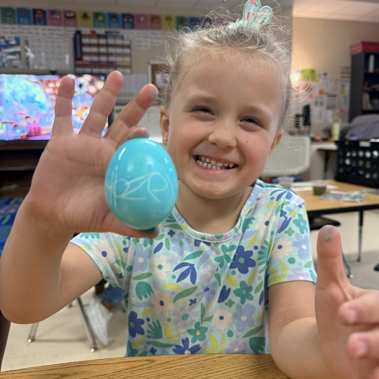 pre-k students dying eggs