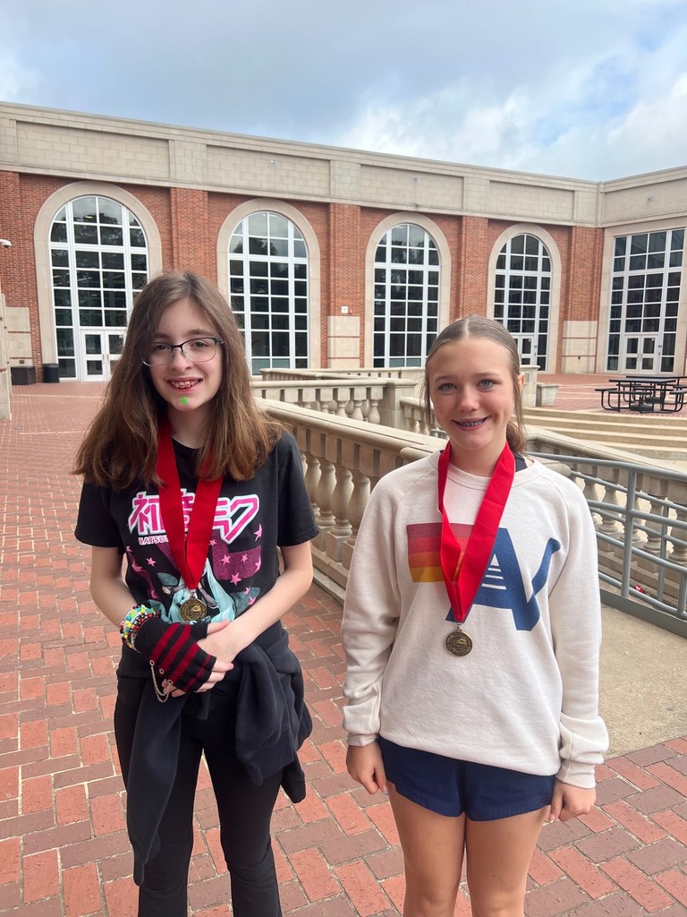 Miss Kohlleffel’s 7th grade showed up and showed out at JR VASE art competition—bringing home 56 Gold & Platinum medals 🏅 Way to represent the Three Lakes Gators!