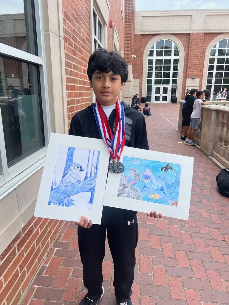 Miss Kohlleffel’s 7th grade showed up and showed out at JR VASE art competition—bringing home 56 Gold & Platinum medals 🏅 Way to represent the Three Lakes Gators!