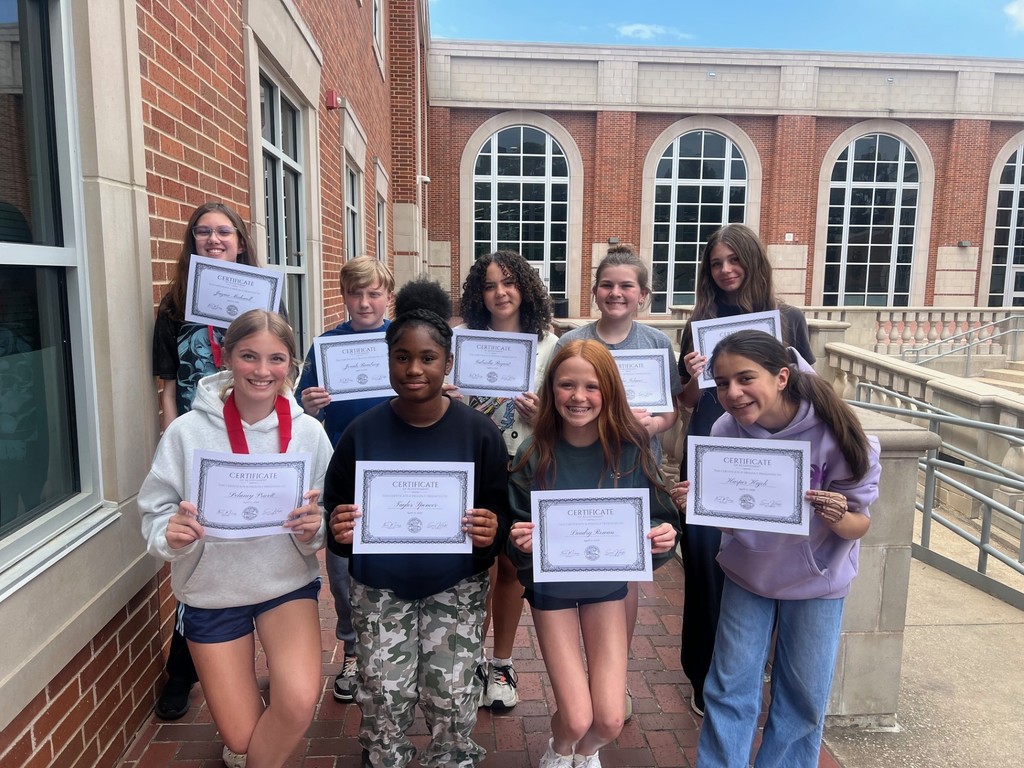 Miss Kohlleffel’s 7th grade showed up and showed out at JR VASE art competition—bringing home 56 Gold & Platinum medals 🏅 Way to represent the Three Lakes Gators!