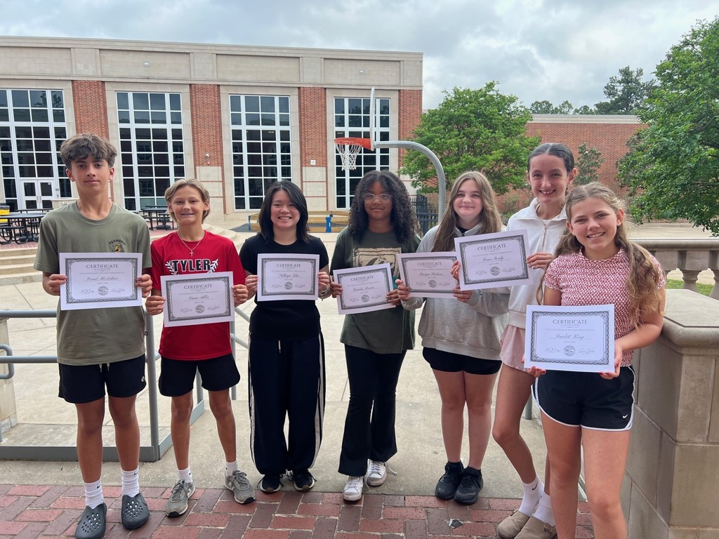 Miss Kohlleffel’s 7th grade showed up and showed out at JR VASE art competition—bringing home 56 Gold & Platinum medals 🏅 Way to represent the Three Lakes Gators!