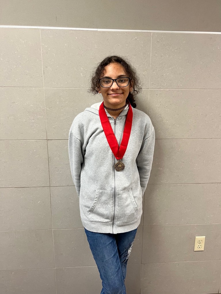 Miss Kohlleffel’s 7th grade showed up and showed out at JR VASE art competition—bringing home 56 Gold & Platinum medals 🏅 Way to represent the Three Lakes Gators!