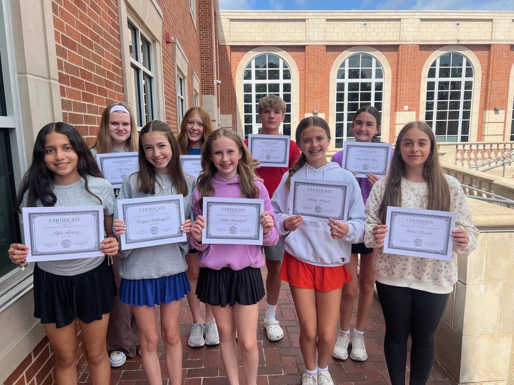 Miss Kohlleffel’s 7th grade showed up and showed out at JR VASE art competition—bringing home 56 Gold & Platinum medals 🏅 Way to represent the Three Lakes Gators!