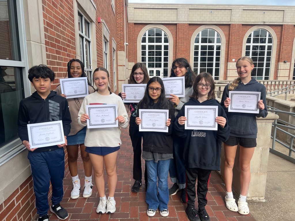 Miss Kohlleffel’s 7th grade showed up and showed out at JR VASE art competition—bringing home 56 Gold & Platinum medals 🏅 Way to represent the Three Lakes Gators!