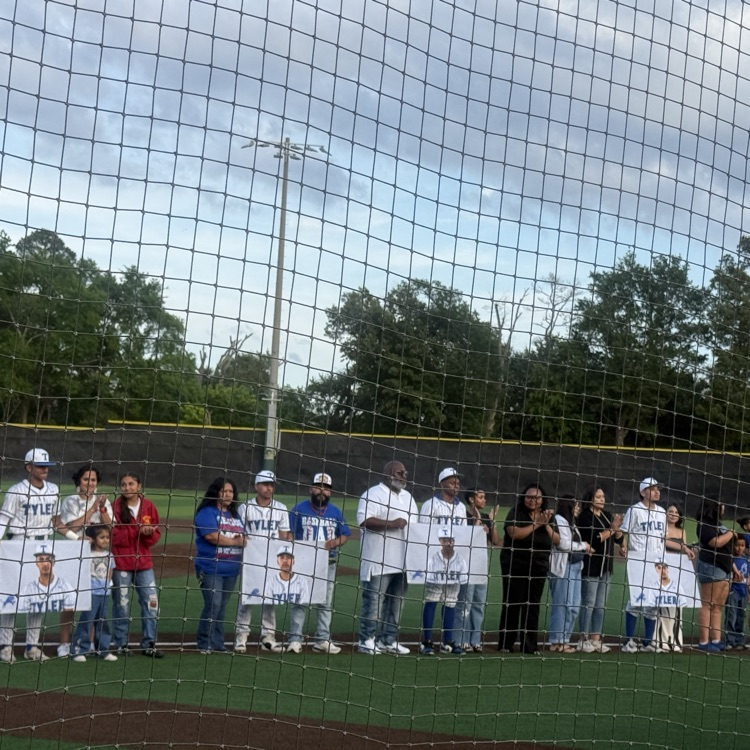senior baseball players