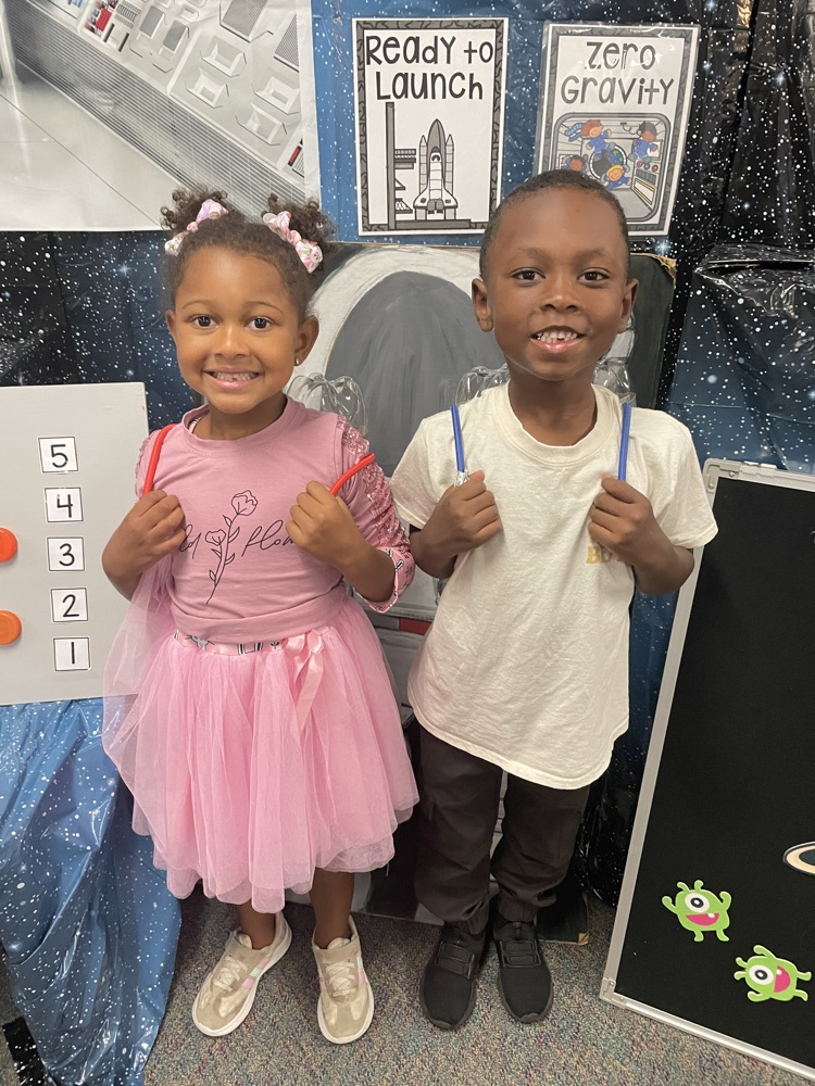 kids doing space activities
