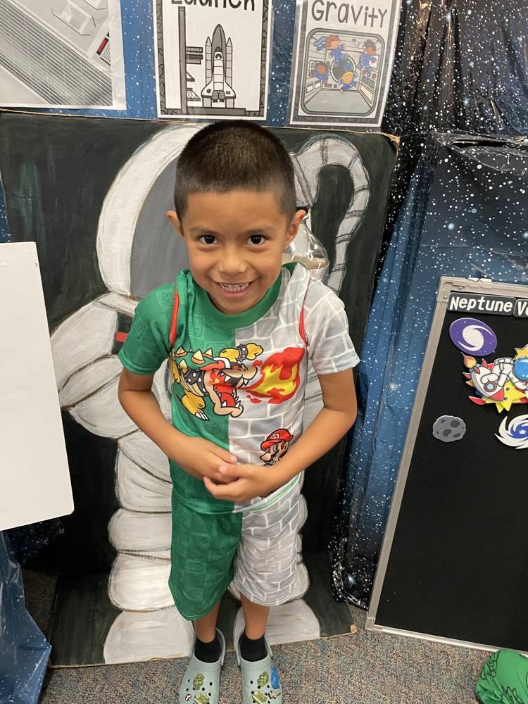 kids doing space activities