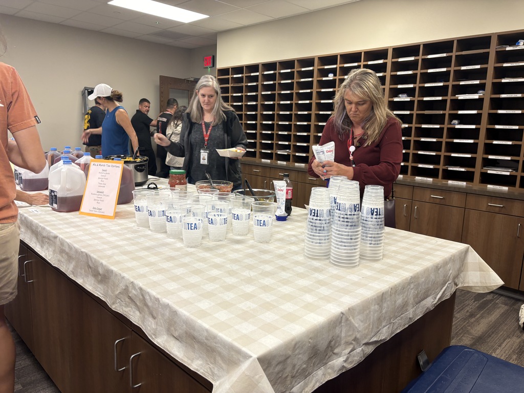 Tyler Legacy staff getting nachos from PTA