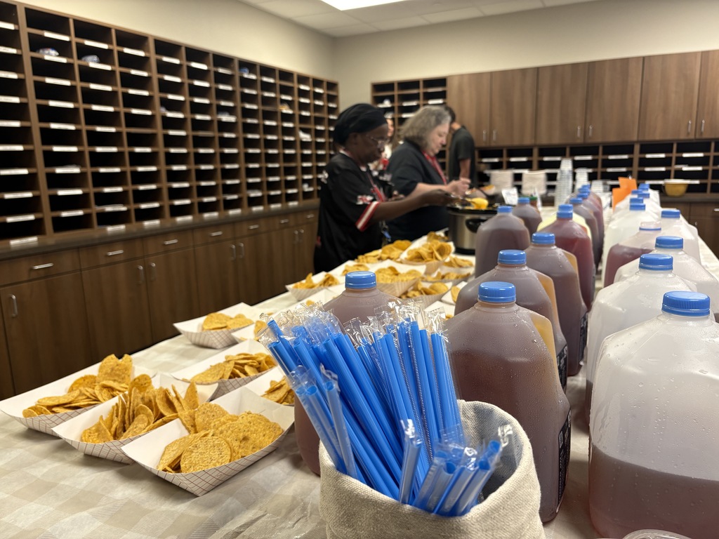 Tyler Legacy staff getting nachos from PTA