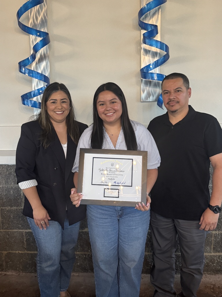 student and parents posing with plaque