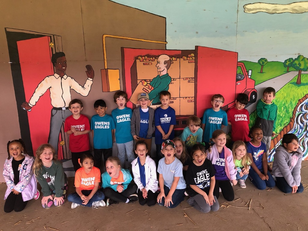 Students posing for a group picture. 