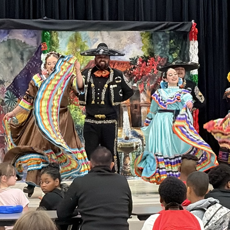 traditional Mexico, 2000 performance on stage