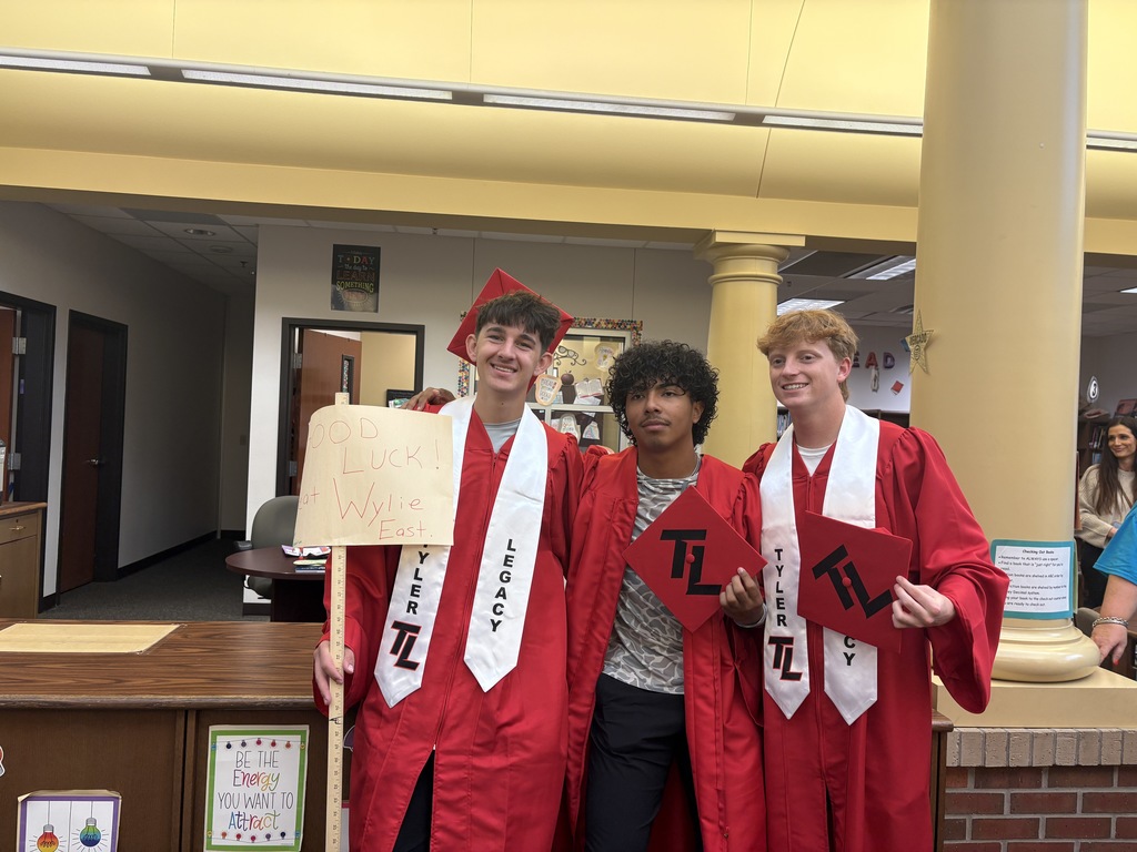 Tyler Legacy seniors at Woods ES for grad walks