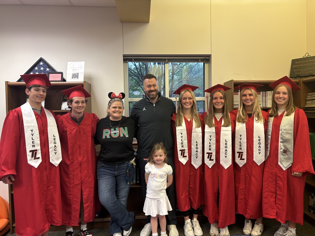 Tyler Legacy seniors at Woods ES for grad walks