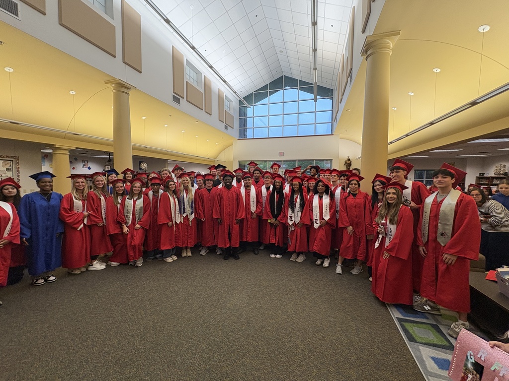 Tyler Legacy seniors at Woods ES for grad walks
