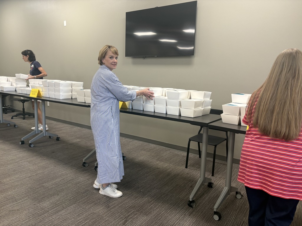 Tyler Legacy teachers grabbing their lunch from PTA