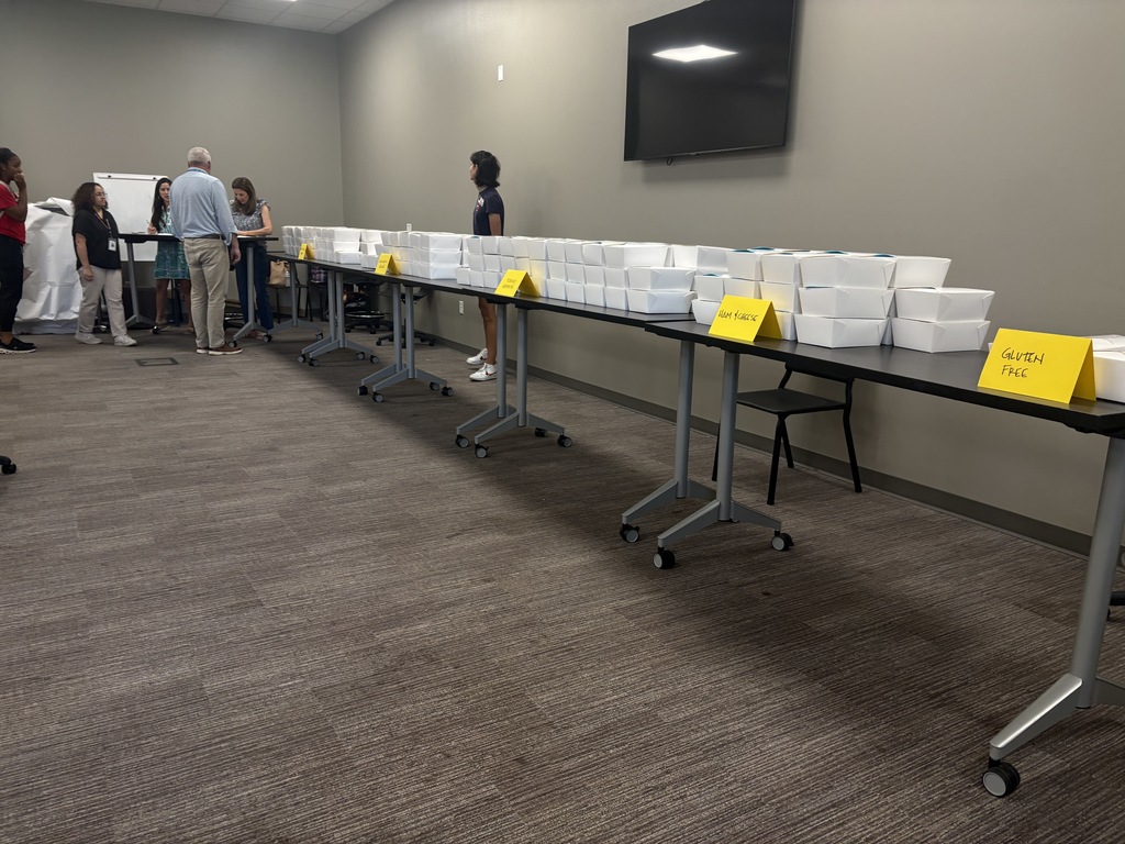 Tyler Legacy teachers grabbing their lunch from PTA