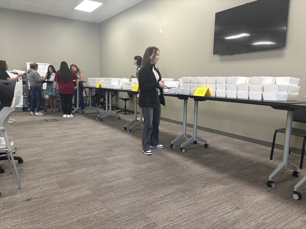 Tyler Legacy teachers grabbing their lunch from PTA