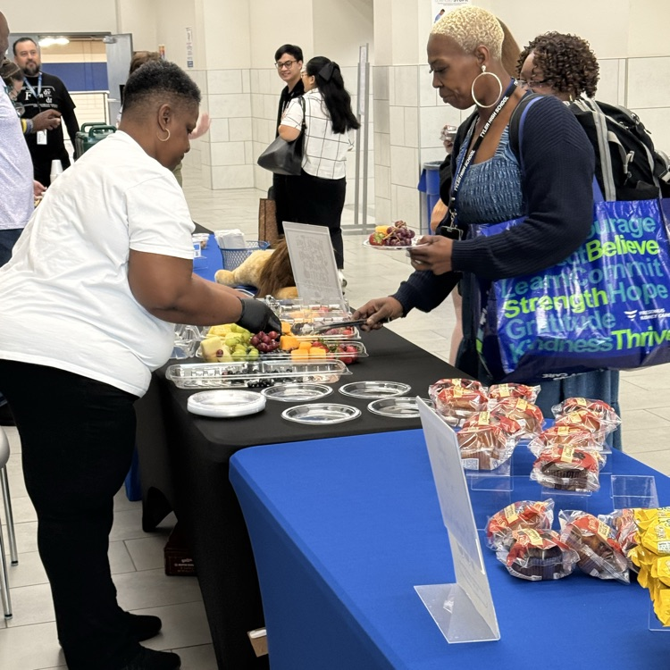 people serving food