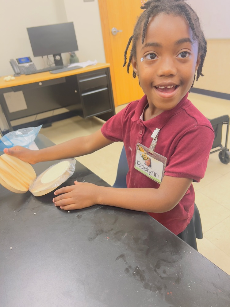 kids making tortillas