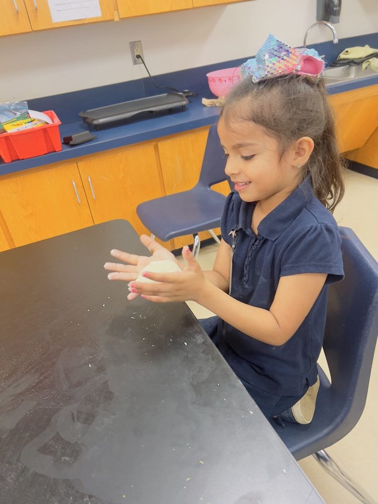 kids making tortillas