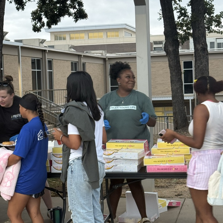 kids in line for donuts