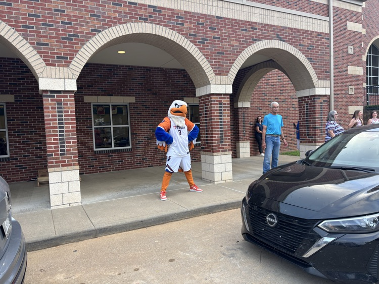 UT Tyler car line