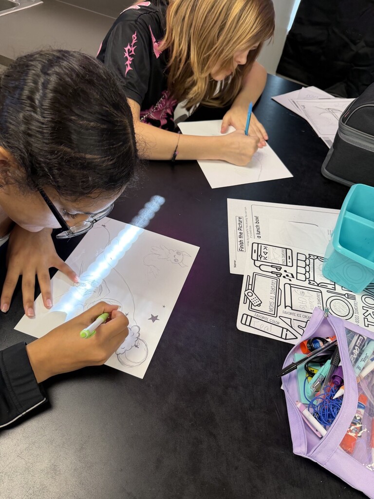 πβοΈ No peeking! Our 8th grade artists put their observation skills to the test with fun art challengesβincluding drawing their partners without looking at the paper, passing their drawings along, and putting their creativity to the test with Pictionary! π¨π A little creativity, a lot of laughs, and some unique artwork!