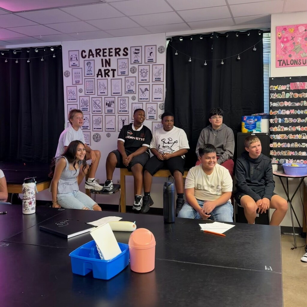 πβοΈ No peeking! Our 8th grade artists put their observation skills to the test with fun art challengesβincluding drawing their partners without looking at the paper, passing their drawings along, and putting their creativity to the test with Pictionary! π¨π A little creativity, a lot of laughs, and some unique artwork!