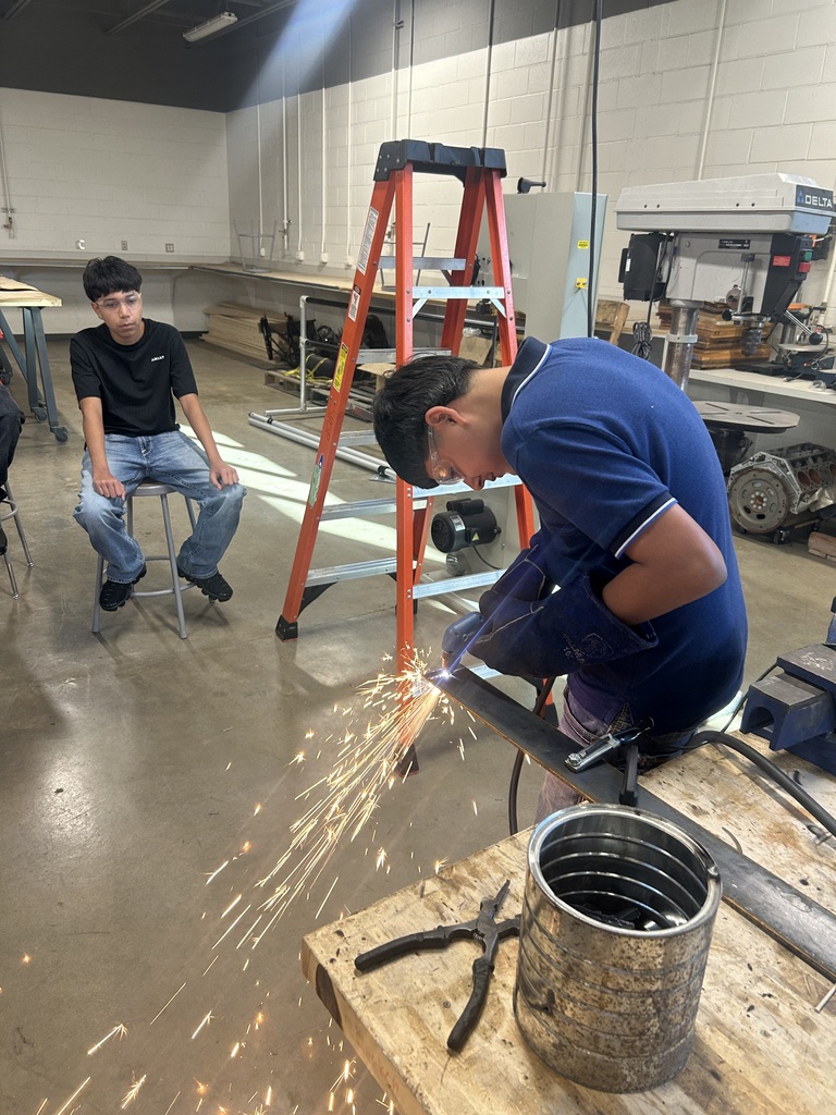 students using the plasma cutter