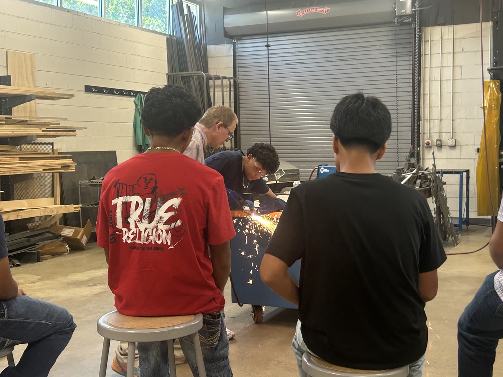 students using the plasma cutter