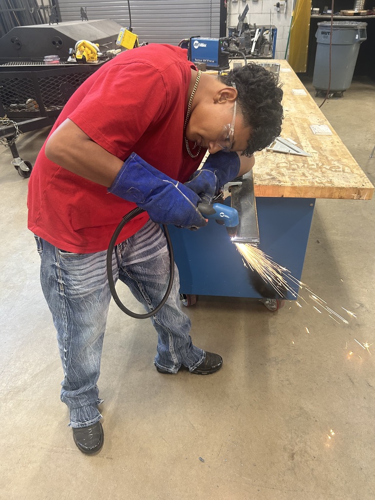 student using the plasma cutter