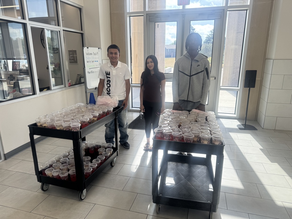 students with carts of 7Brew