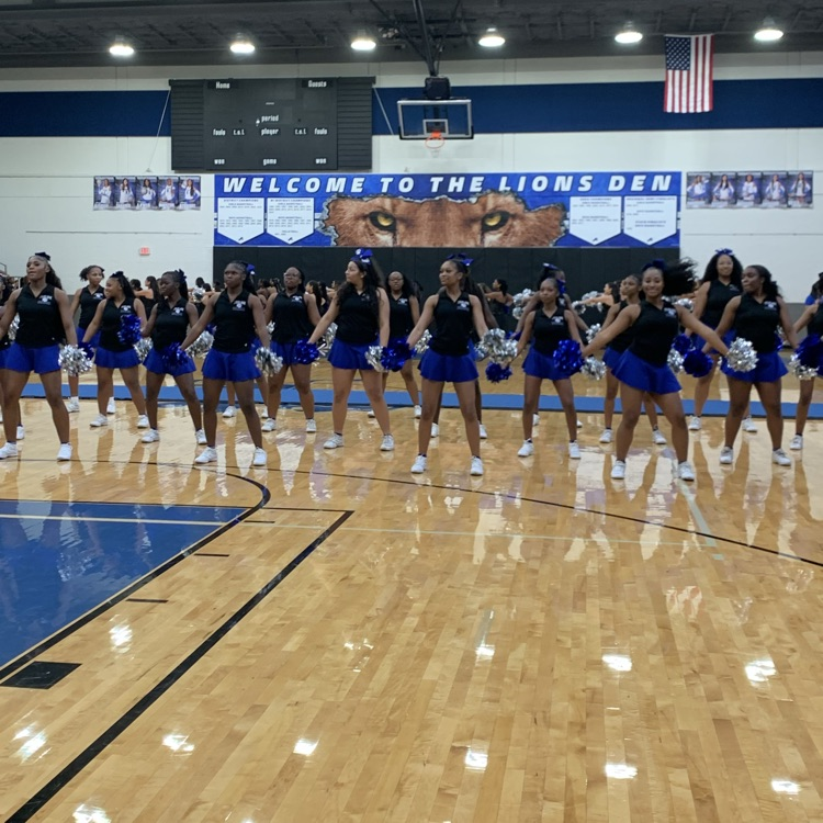 cheerleaders cheering
