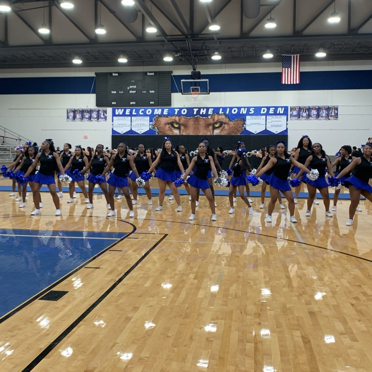cheerleaders cheering