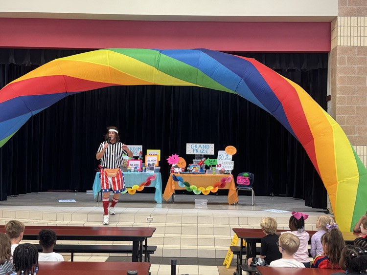 Read-a-thon Randy showing students prizes