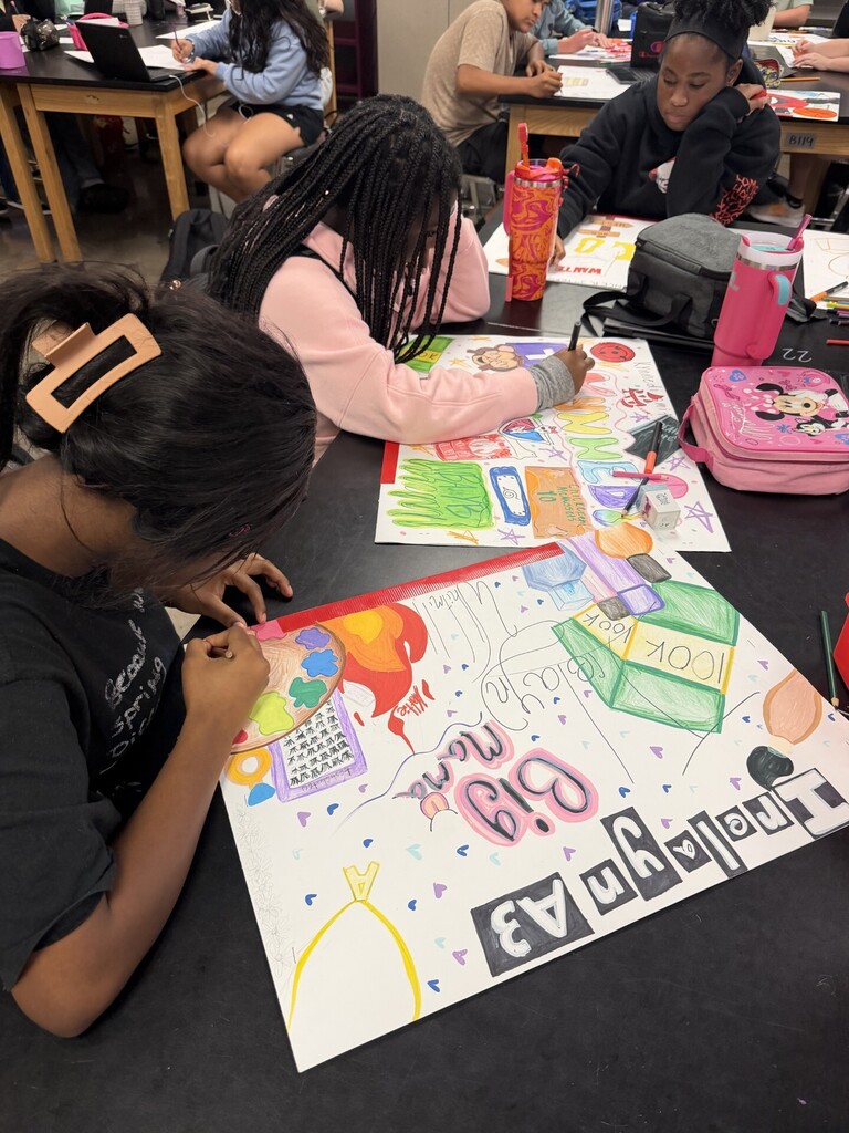 Miss Kohlleffelβs 8th graders have been designing their own art portfolios and showing off their creativity! We canβt wait to see what all the art they fill them with! ππ¨