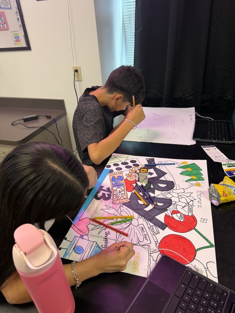 Miss Kohlleffelβs 8th graders have been designing their own art portfolios and showing off their creativity! We canβt wait to see what all the art they fill them with! ππ¨