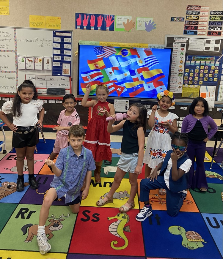 class pic with students dressed up for HHM