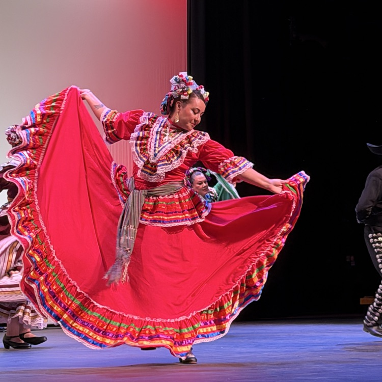folklorico dancer