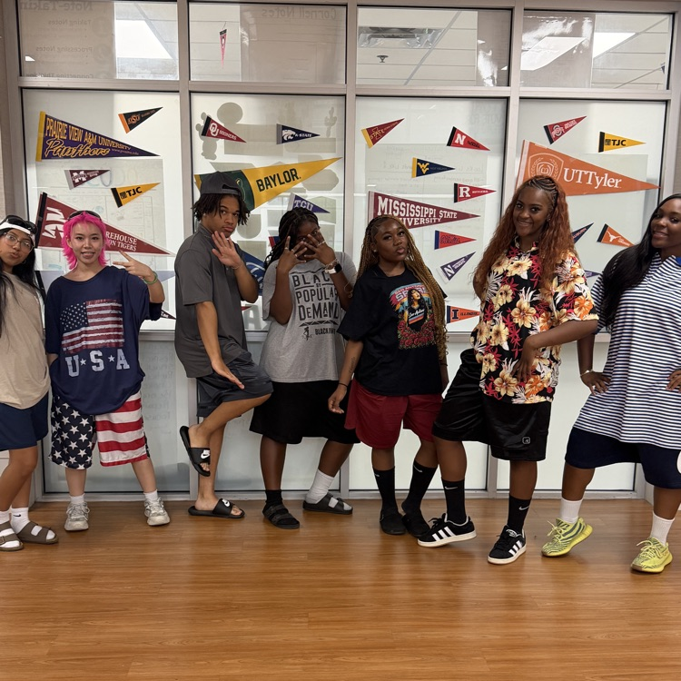 students posing for picture 