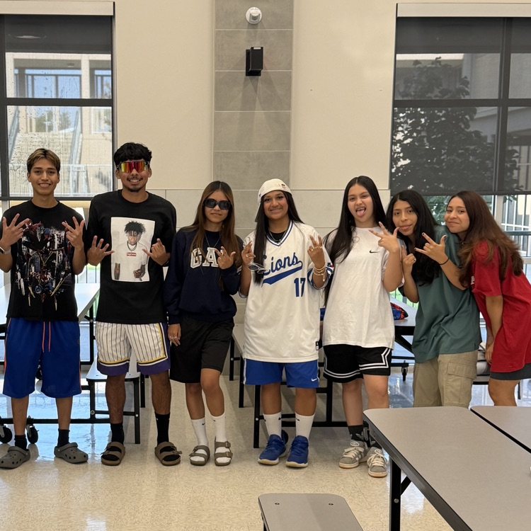 students posing for picture 
