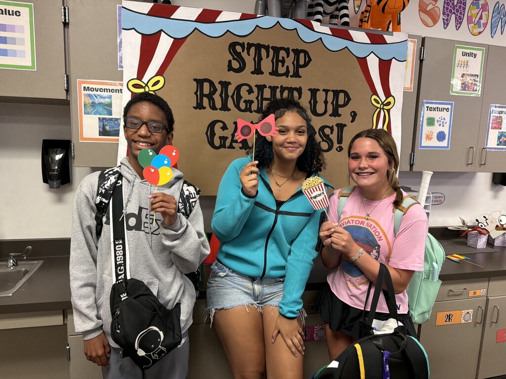 πͺπ¨ Step right up! Our 8th grade artists ROCKED the carnival at Rock Your School! ποΈβ¨Our students turned their favorite celebrities into carnival-style caricatures! π€‘π