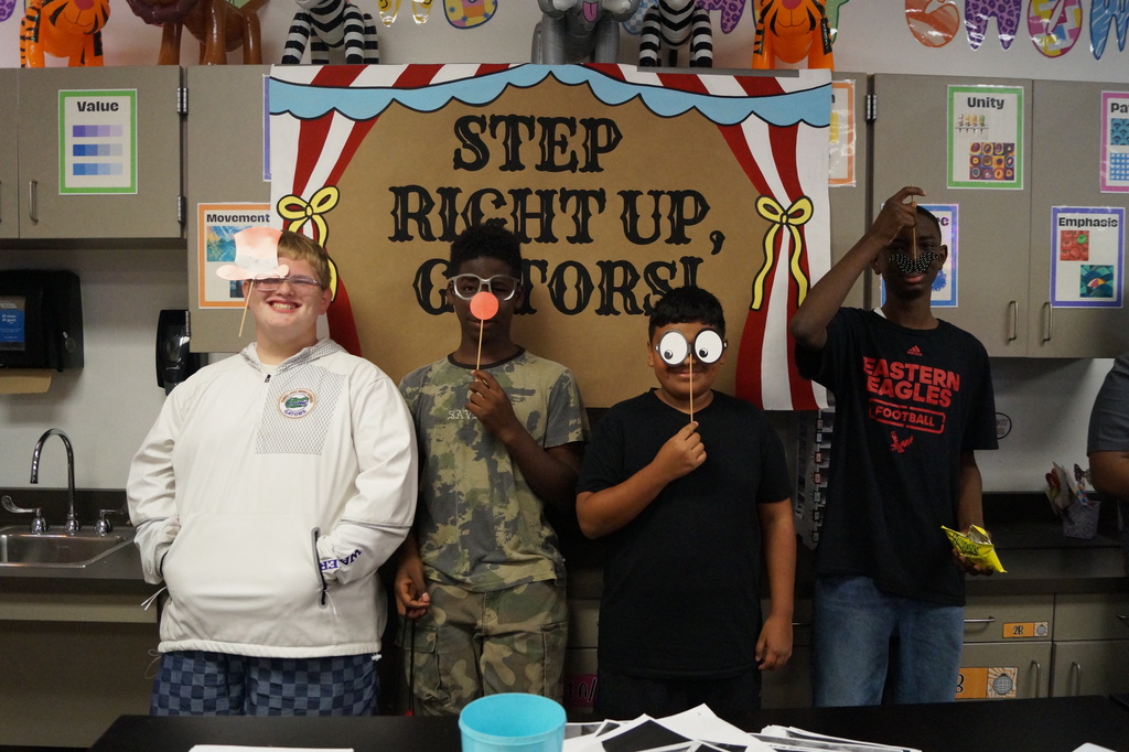 🎪🎨 Step right up! Our 8th grade artists ROCKED the carnival at Rock Your School! 🎟️✨Our students turned their favorite celebrities into carnival-style caricatures! 🤡🎭